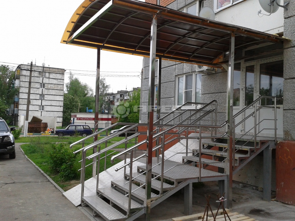 vkhodnye-gruppy-dlya-chastnykh-domov-2108.jpg